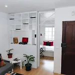 Cosy Apartment Near Feira Da Ladra