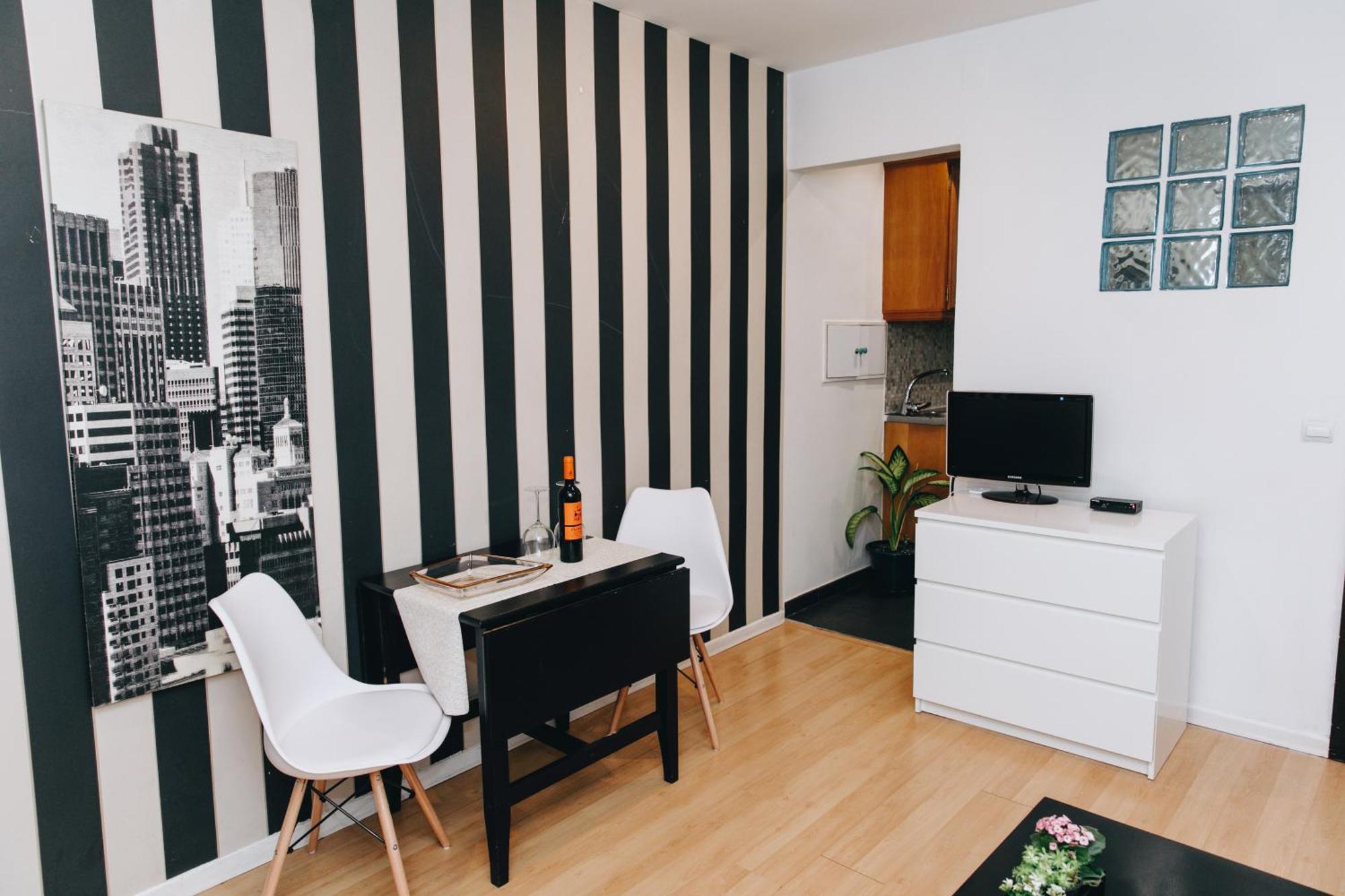 Cosy Near Feira Da Ladra Apartment
